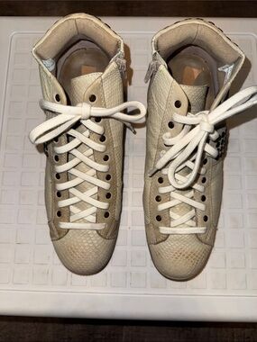 OTBT Reptile‑Texture High Top Sneakers Zip & Lace Neutral Beige 10M